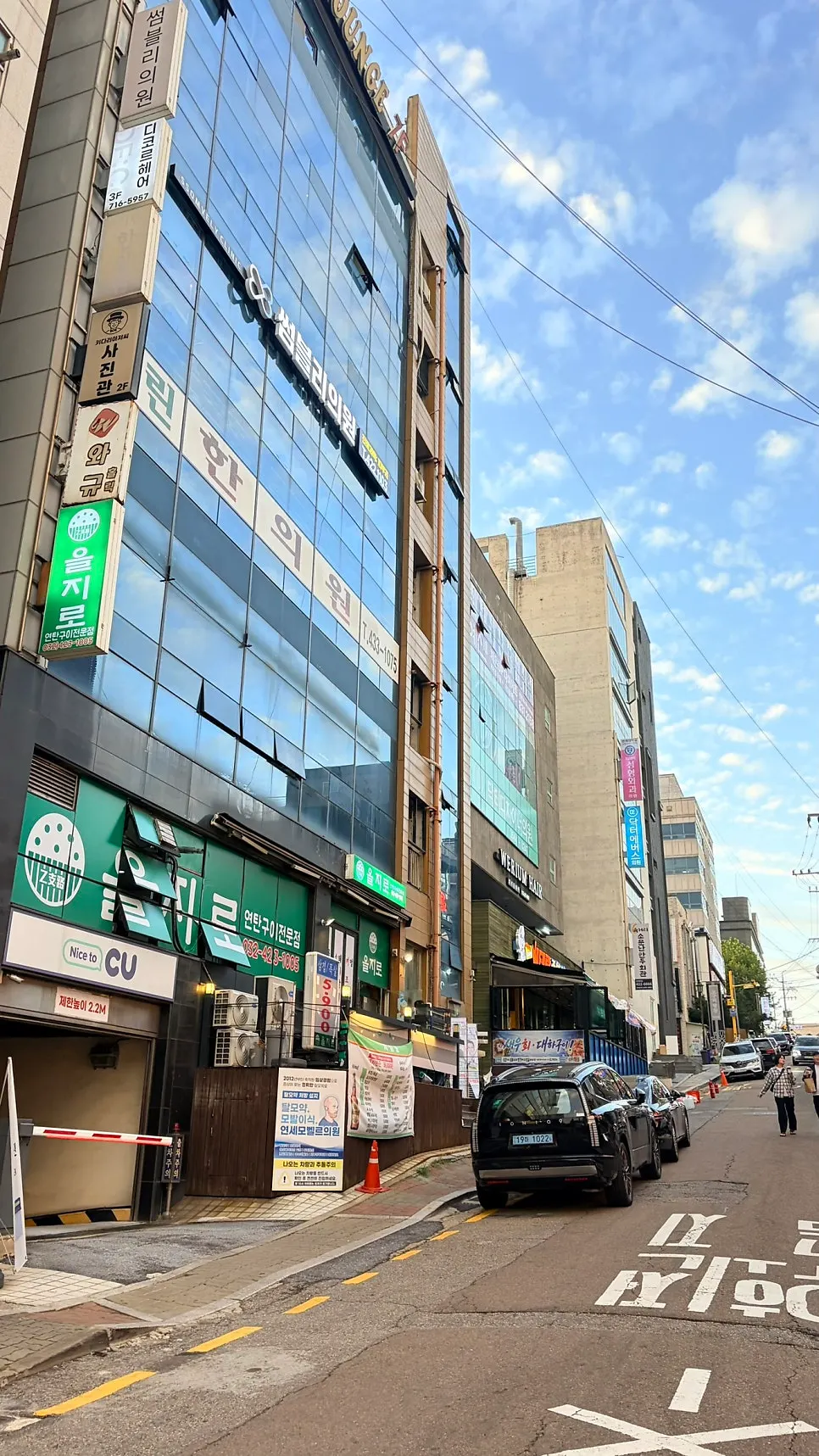 Street in front of the Veteran General Fish Market Incheon Guwol Branch building