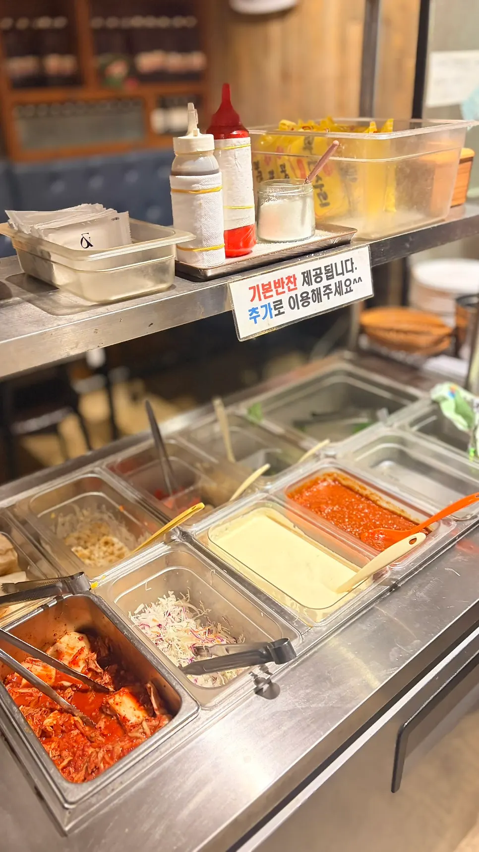 Self-bar where diners can grab extra side dishes