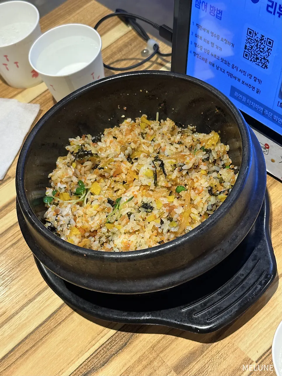 날치알과 김가루가 올라간 알밥