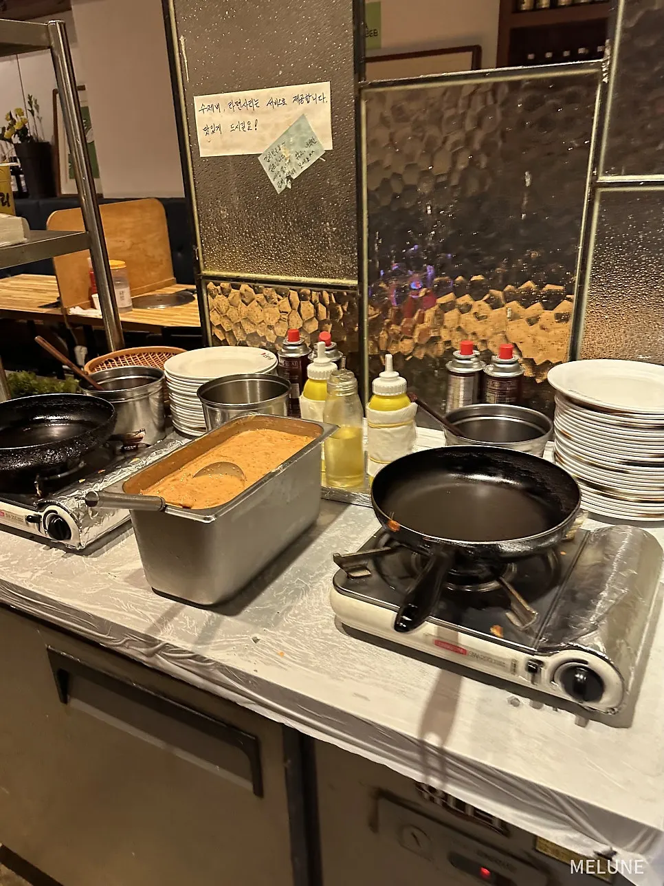 김치전 반죽과 굽는 철판