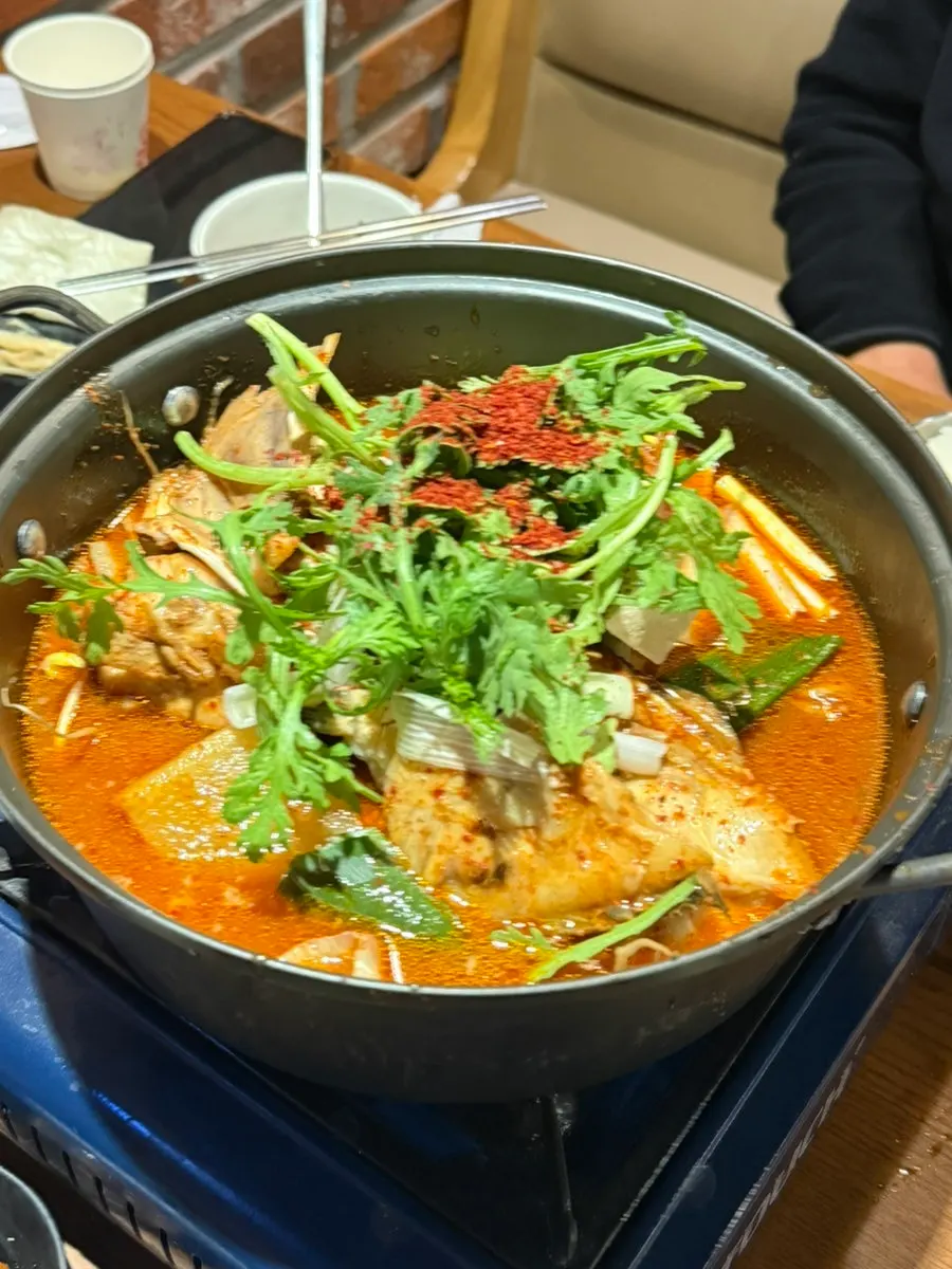 Fish-bone spicy stew with water dropwort and bean sprouts