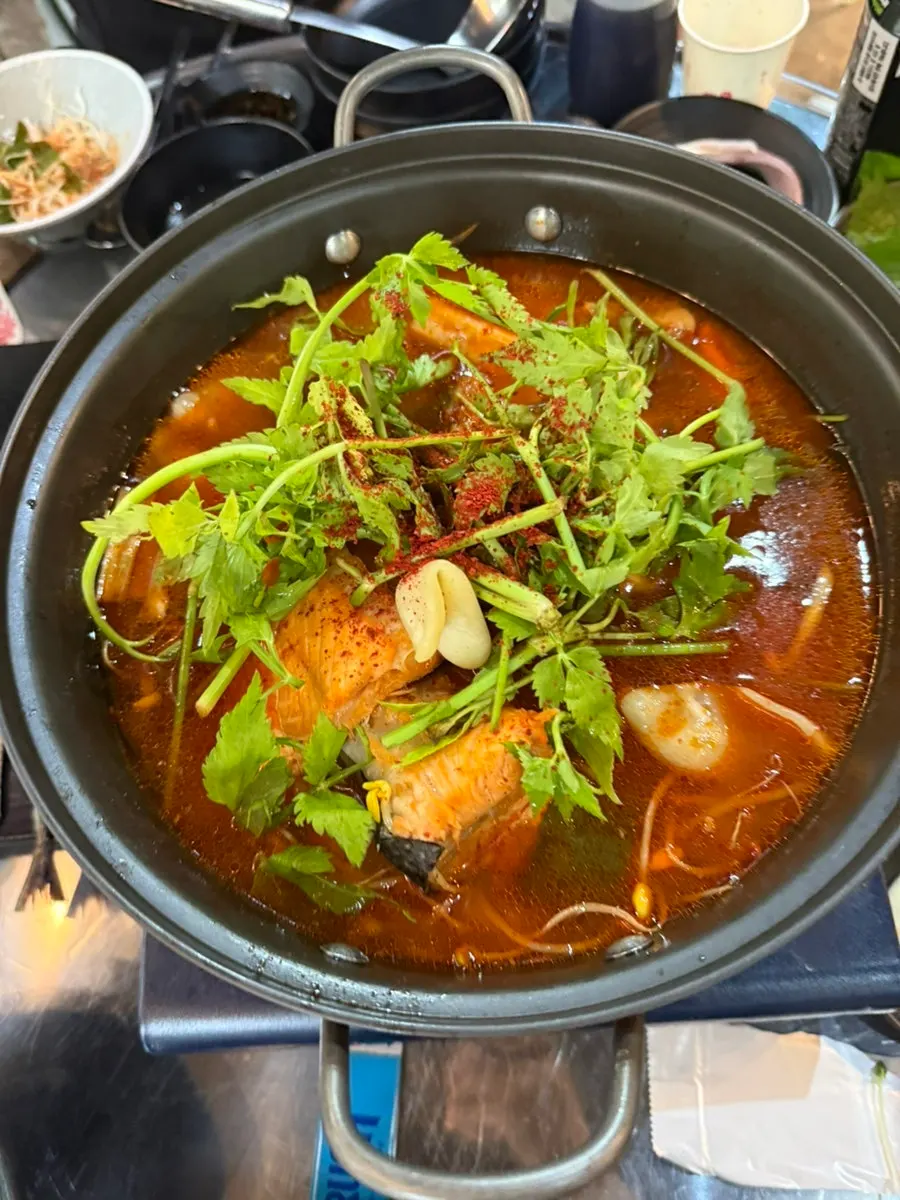 연어가 가득한 얼큰한 매운탕