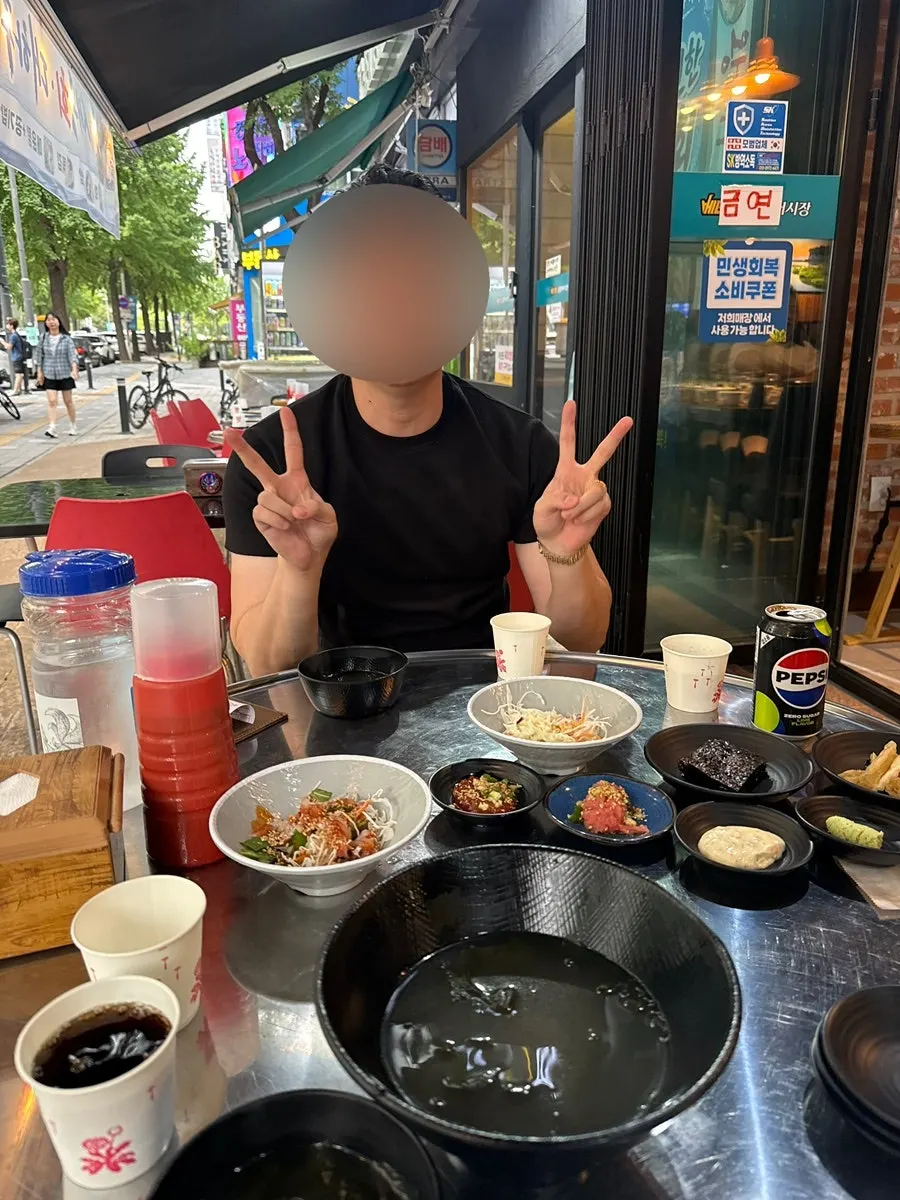 구월동 야장 횟집 식사 장면