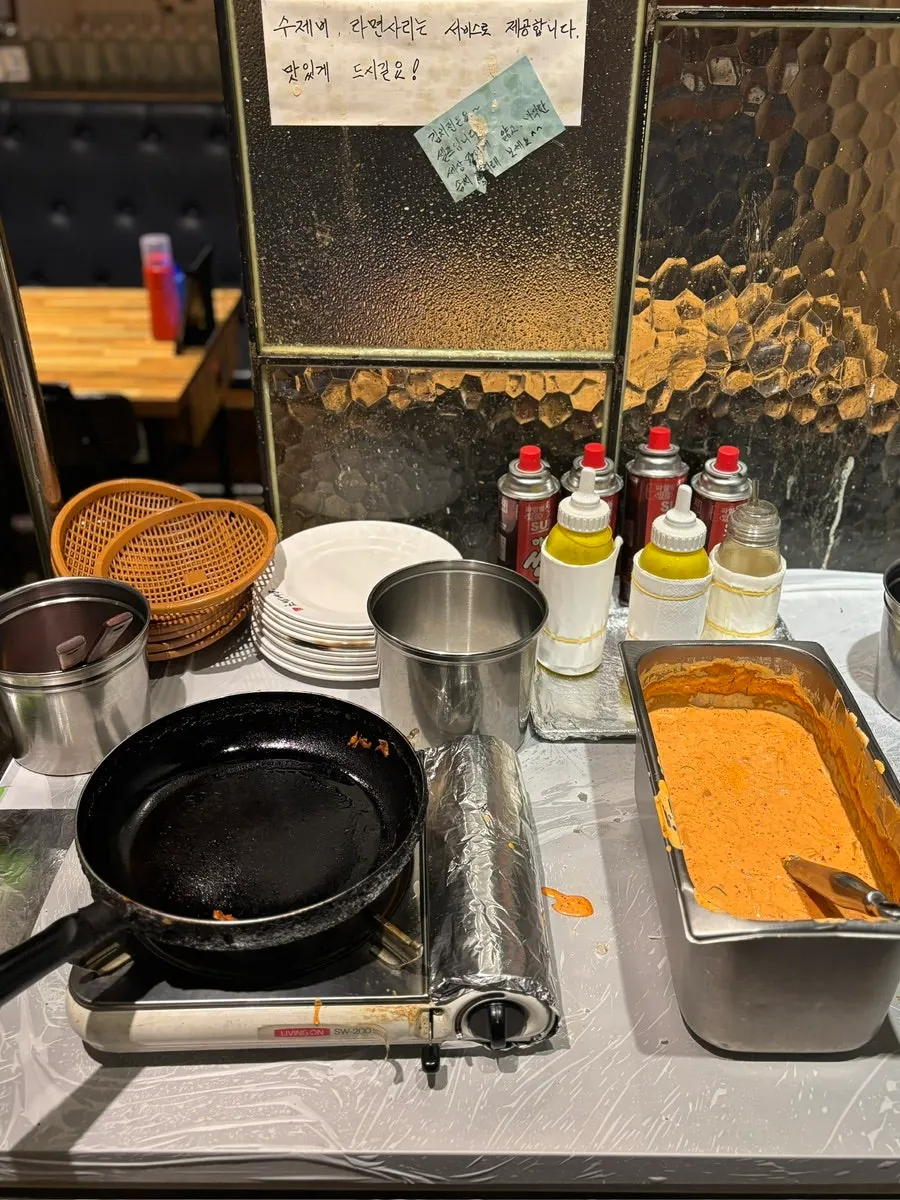 Self-made kimchi pancake and lettuce wraps from the self-bar