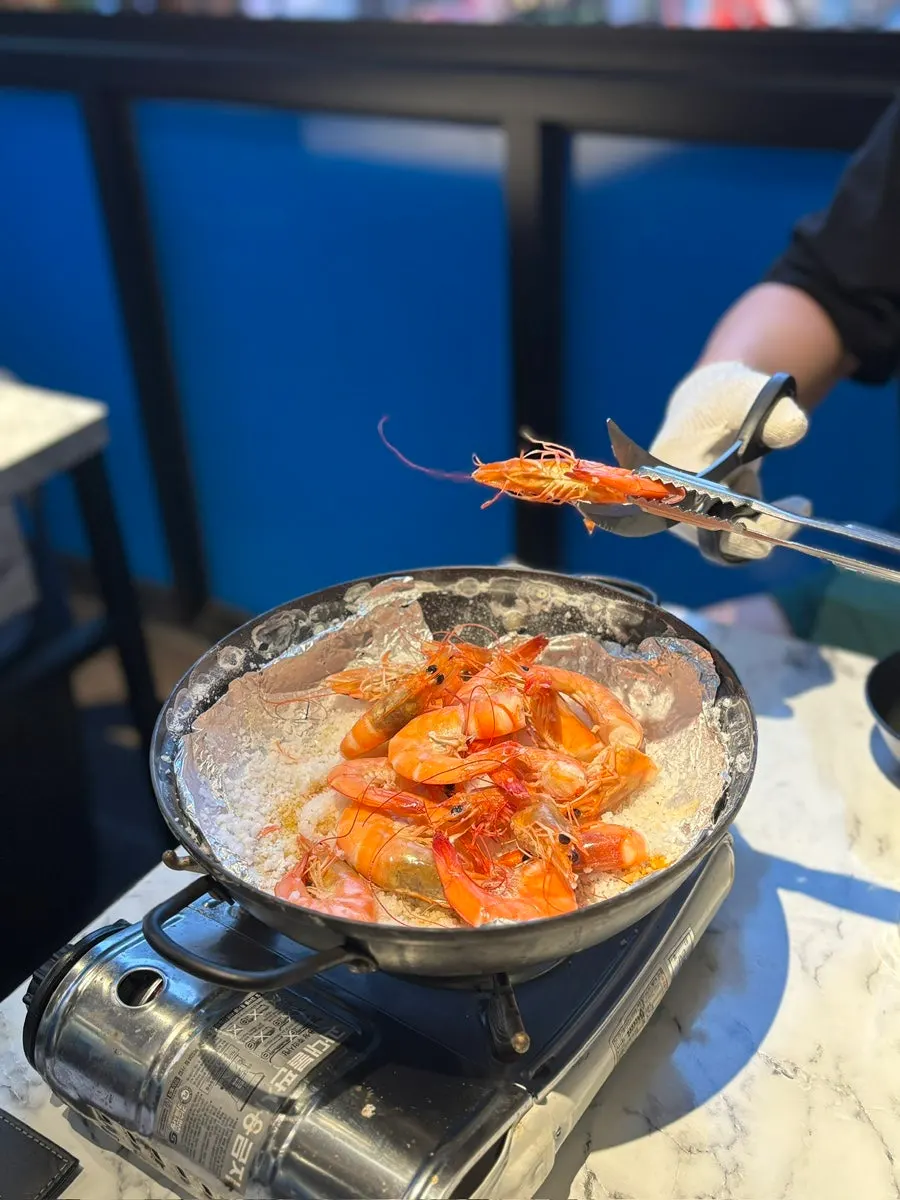 A full plate of fully cooked salt-grilled shrimp