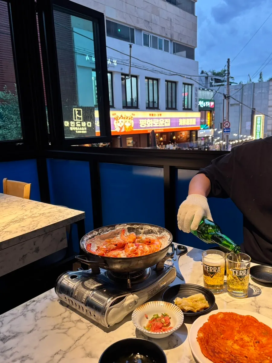 A drinking spread at a window seat with good atmosphere