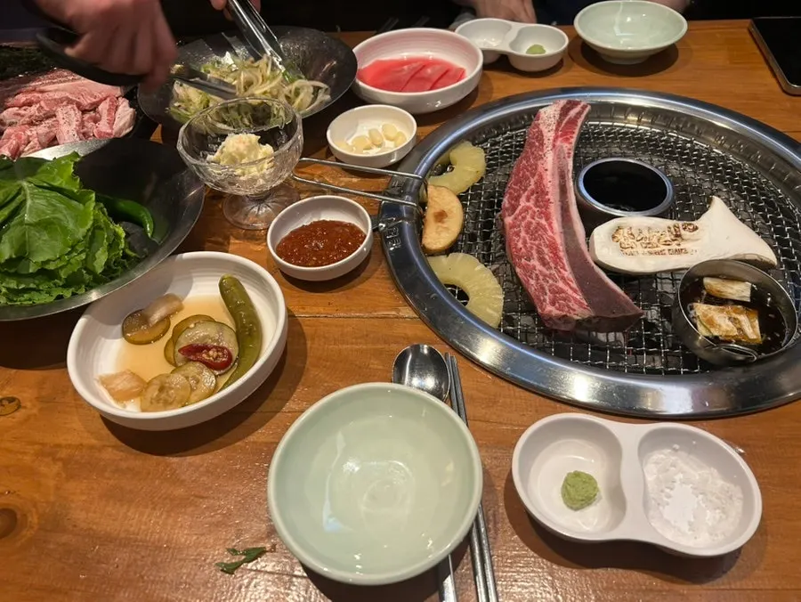 Staff grilling the ugalbi