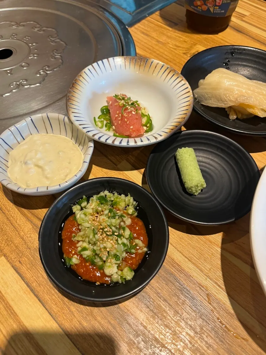 Jeon de kimchi hecho con la masa de la barra de autoservicio