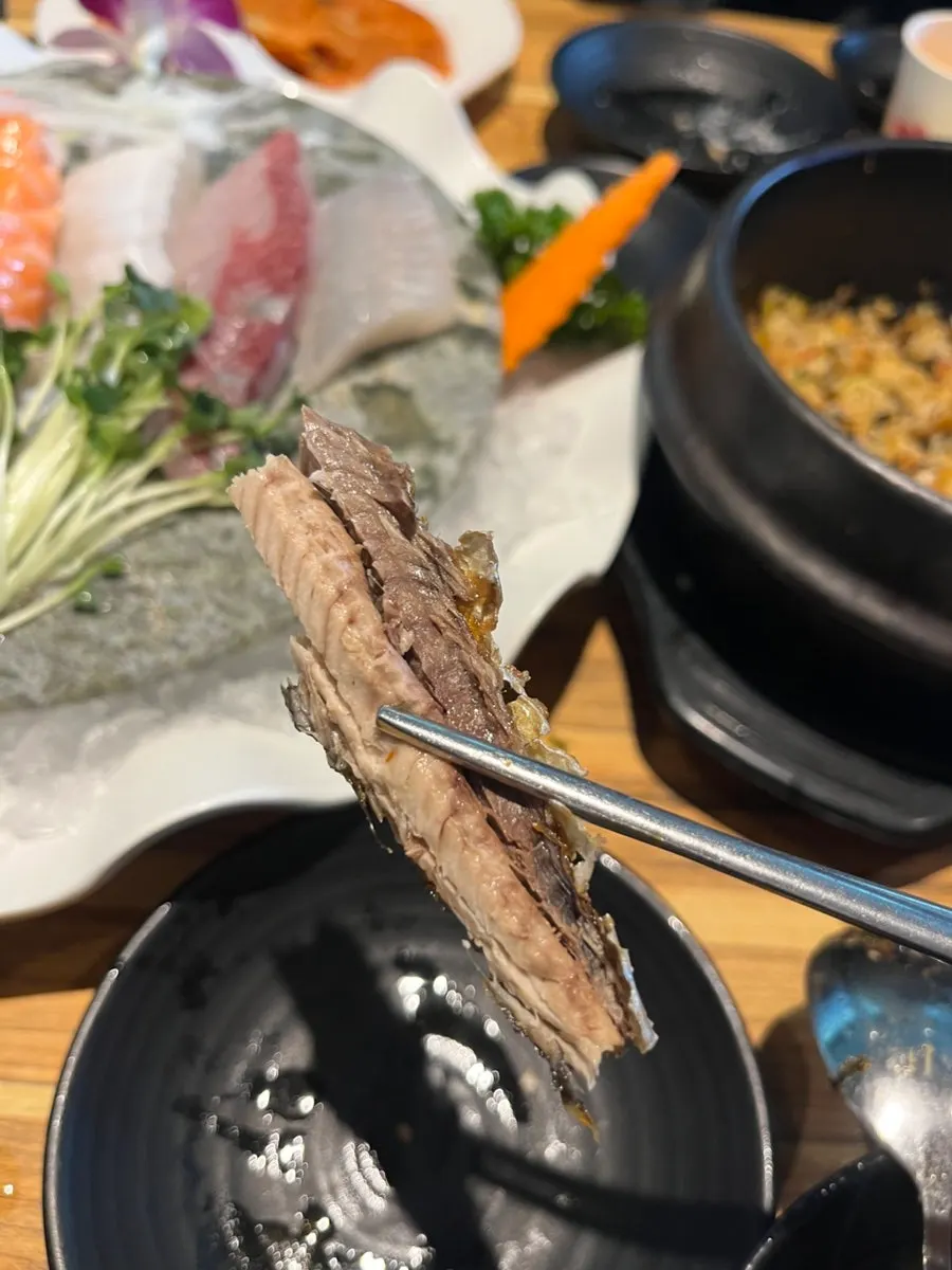 Saurio a la parrilla dorado y sabroso