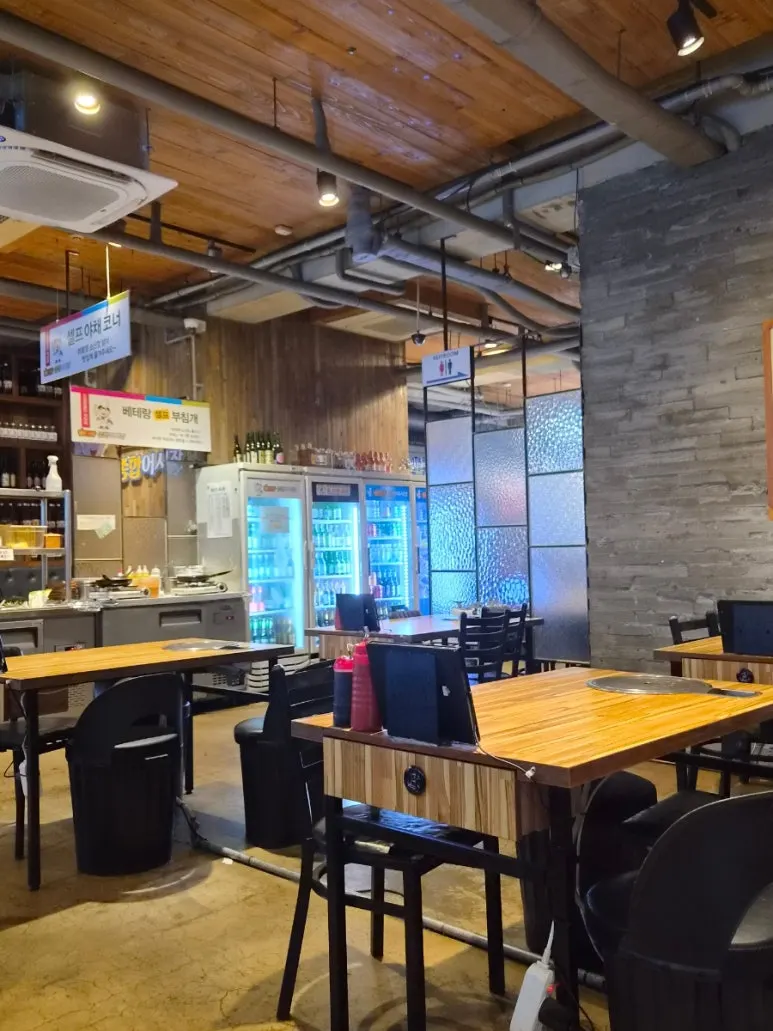 Lối đi vào bên trong quán