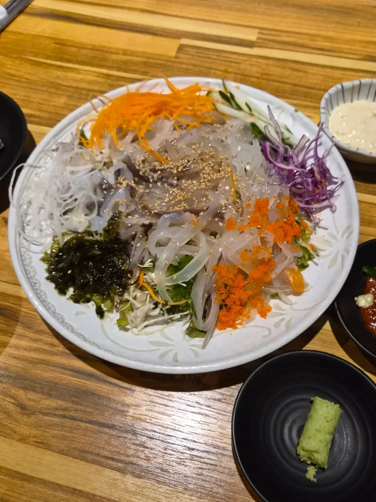 Ảnh cận dọc sashimi mực