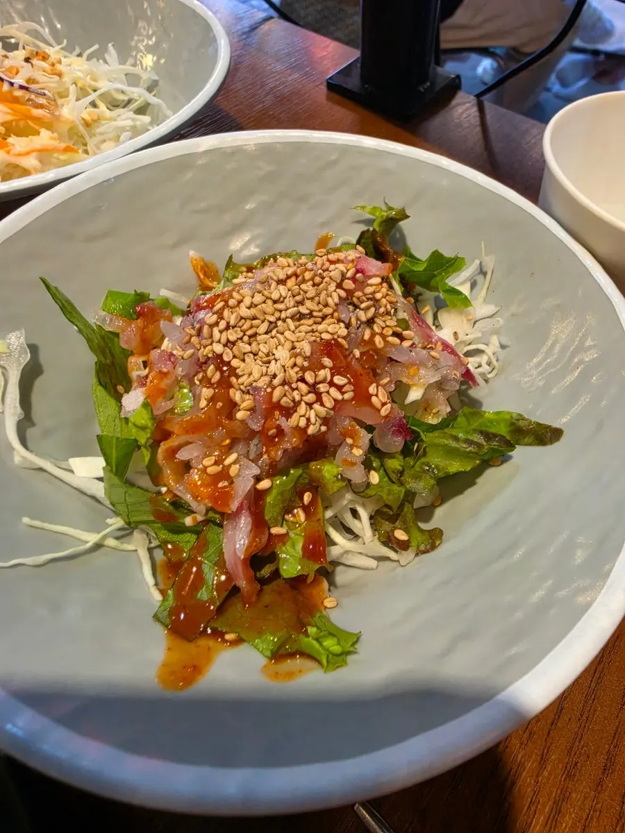 회 올린 샐러드와 밑반찬