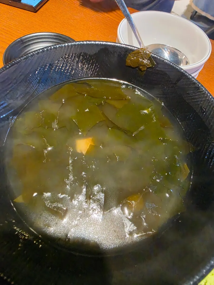 기본으로 나온 미역국