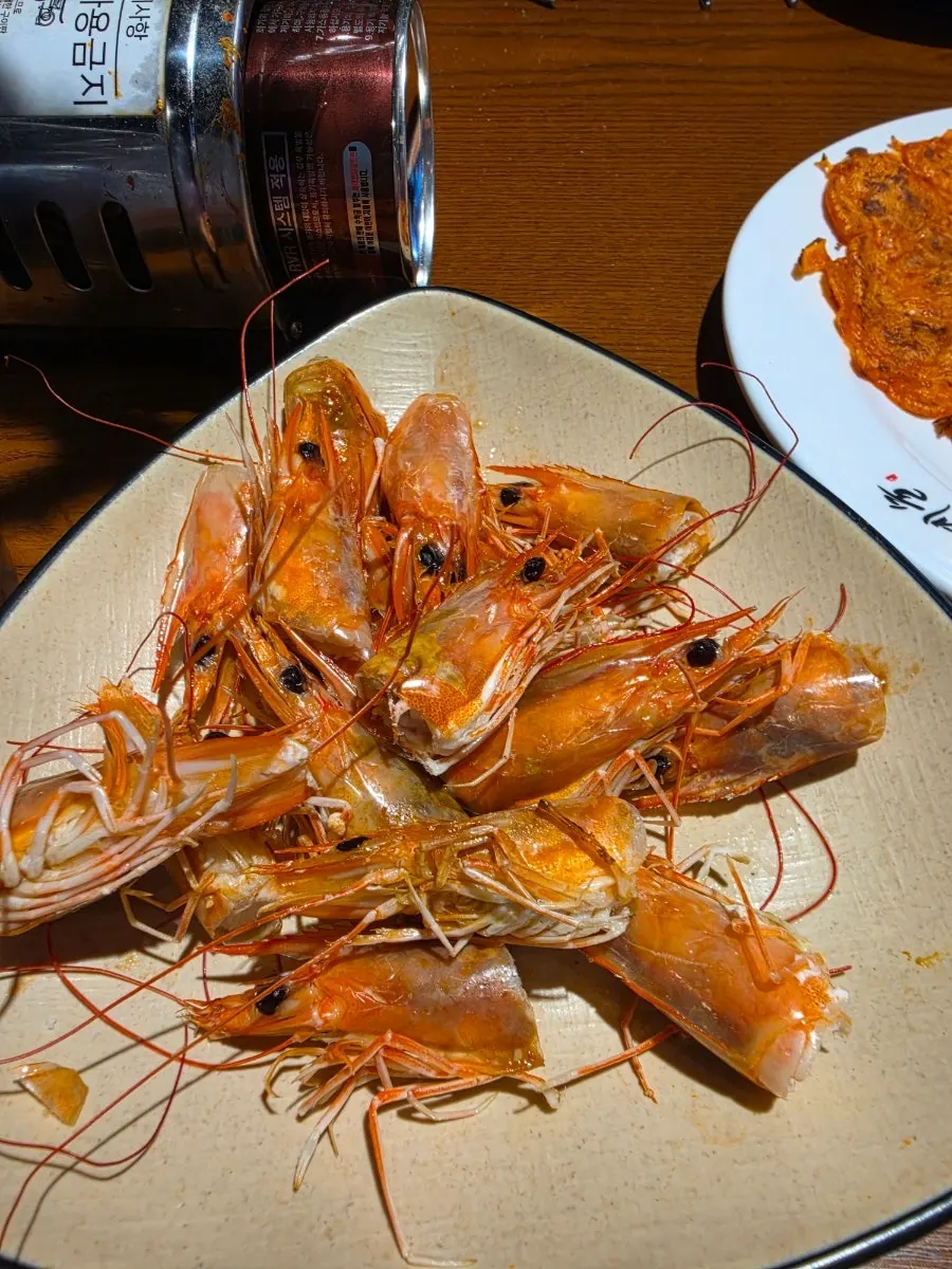 껍질 벗긴 탱글한 새우살