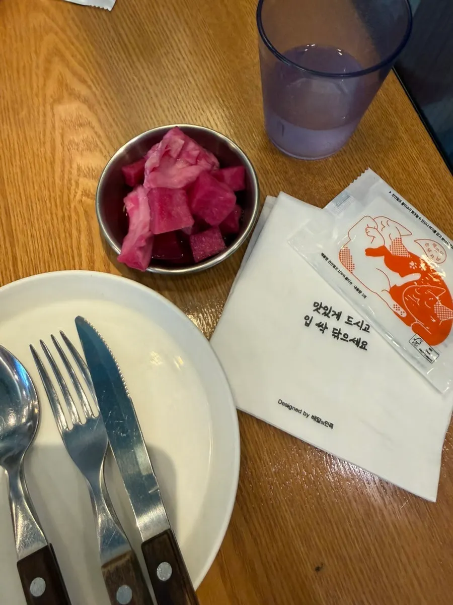 Self-serve bar with cutlery and water