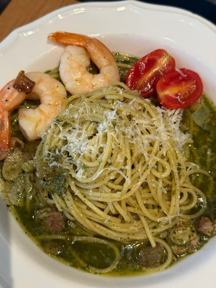 Deep green bacon shrimp basil pasta