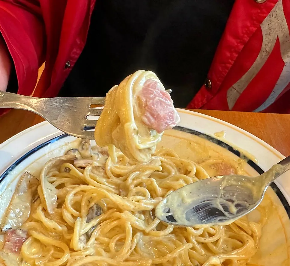 Close-up of the thick, creamy carbonara
