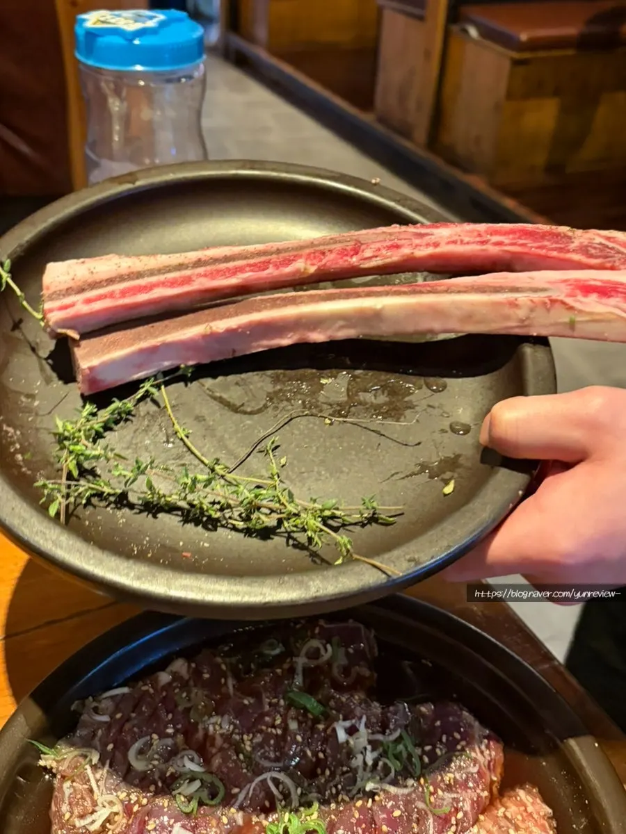 Premium beef ribs and grilled accompaniments