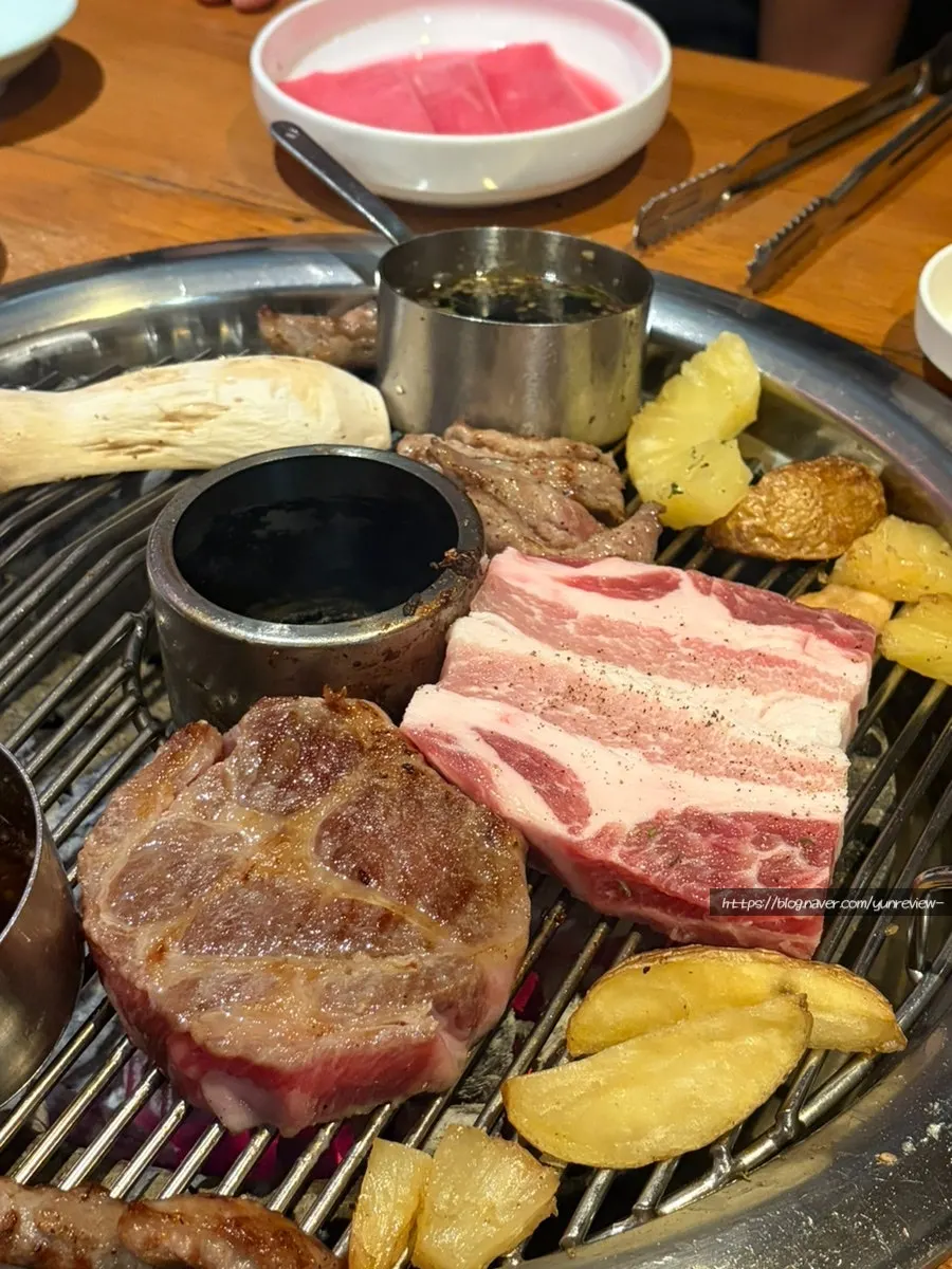 Iberico Mok Jin Sam Set components