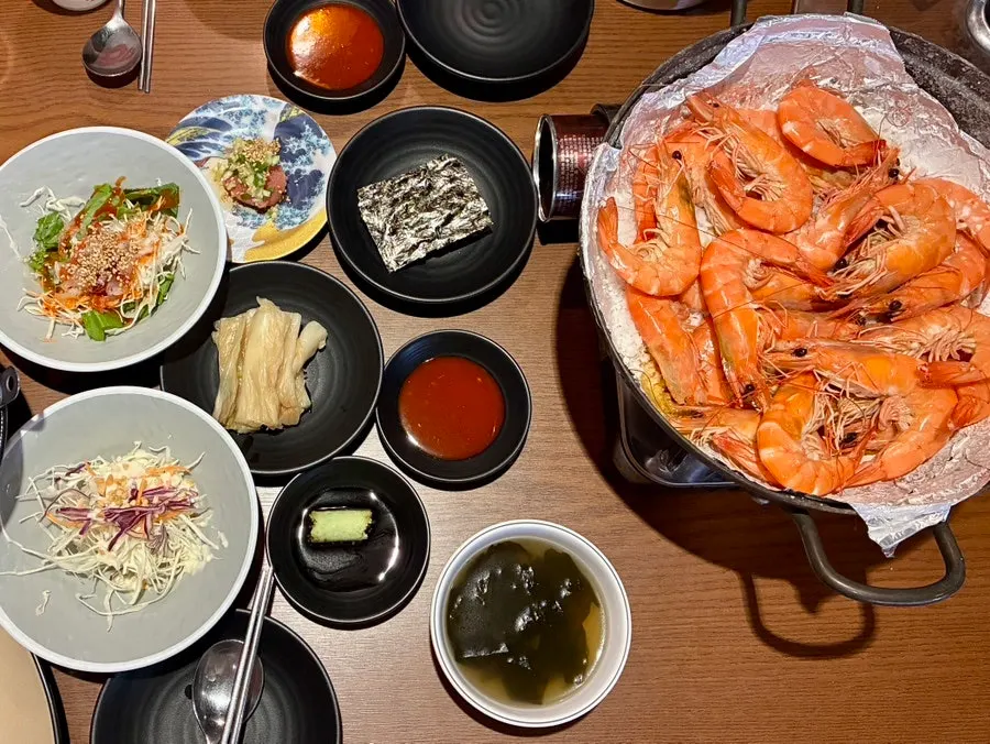 A full spread of salt-grilled raw shrimp at Veteran General Fish Market in Guwol-dong