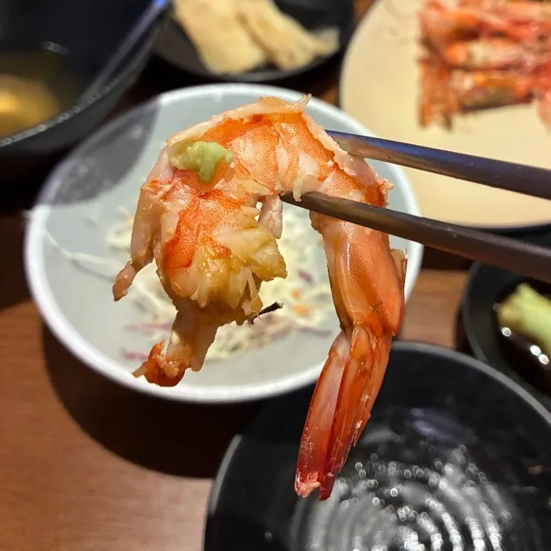 Shrimp meat dipped in vinegar-chili sauce