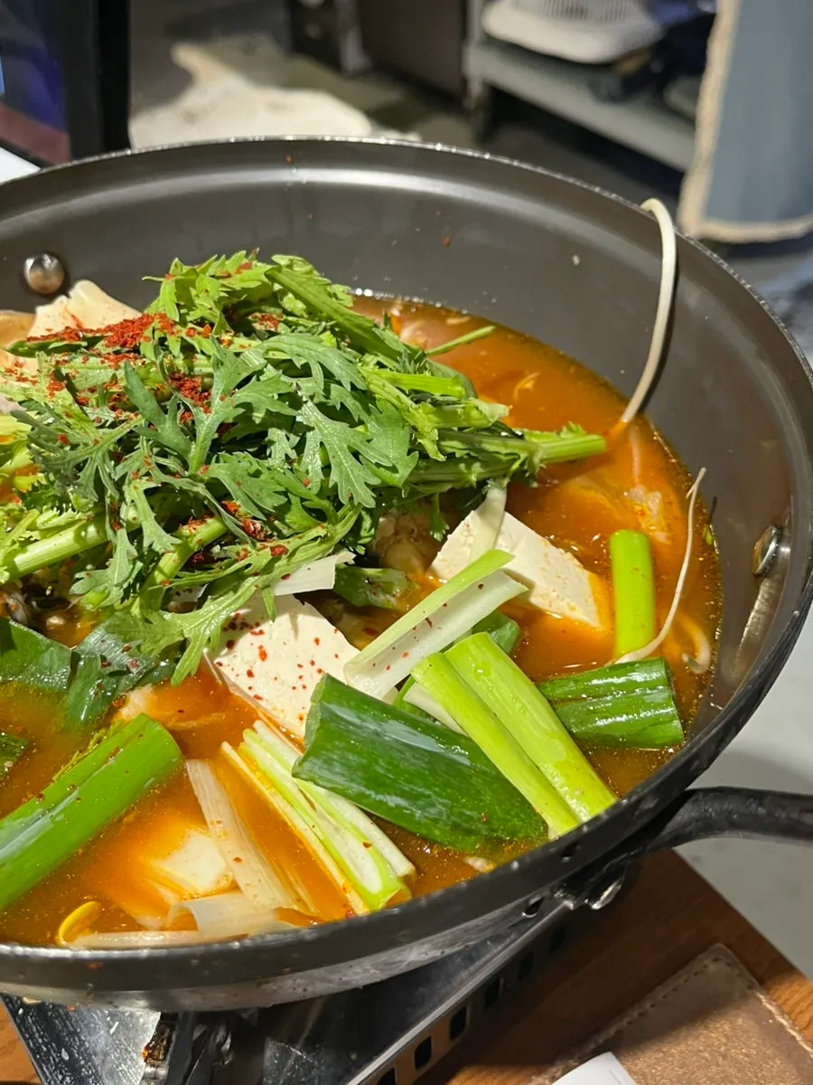 야채가 가득 들어간 매운탕