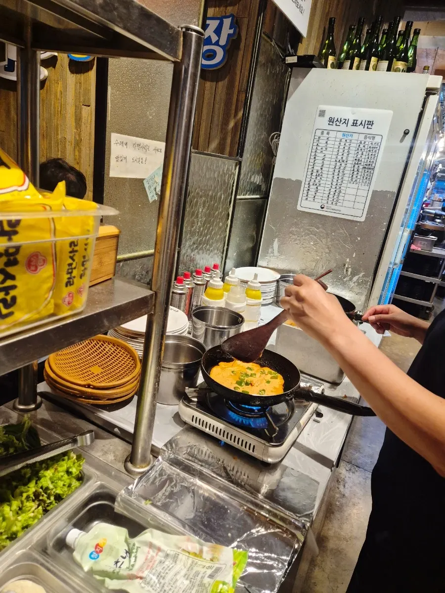 Self-service bar in the center of the restaurant