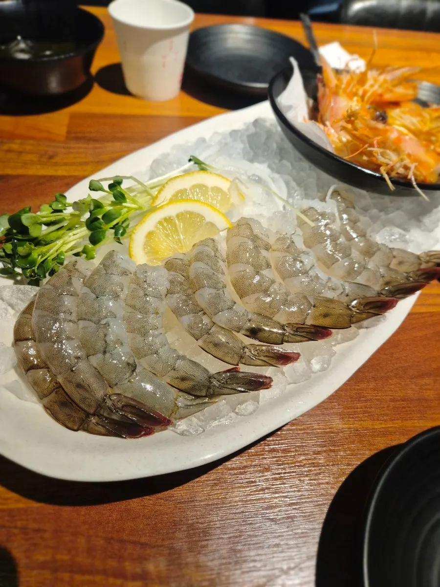 Small raw-shrimp order with butter-grilled heads