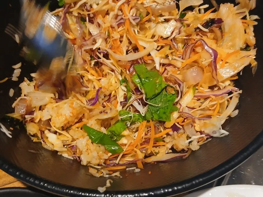 Hoe-deopbap mixed with cho-gochujang