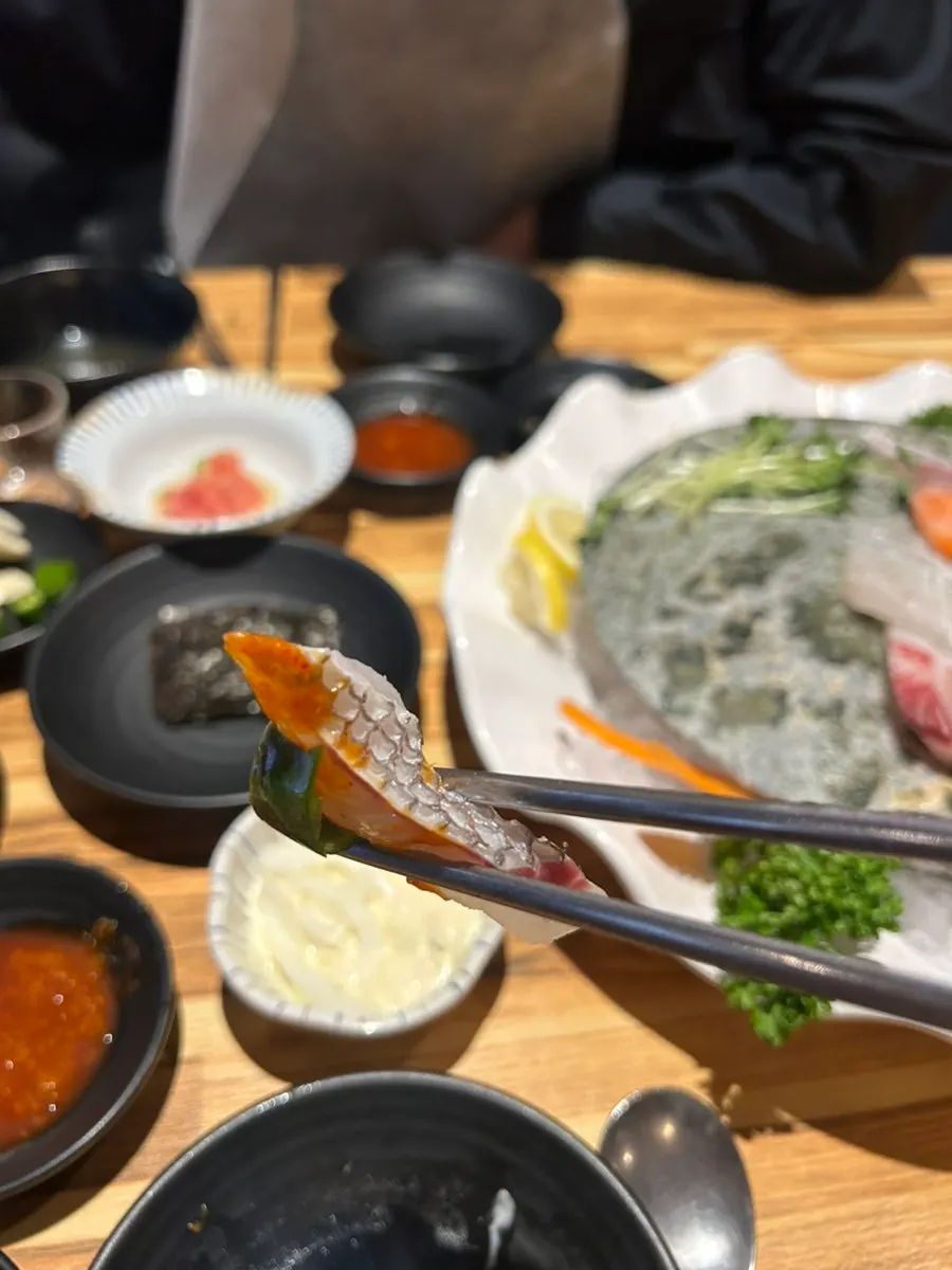 Quán sashimi Guwol-dong, Incheon: mâm sashimi thập cẩm và altang – Veteran