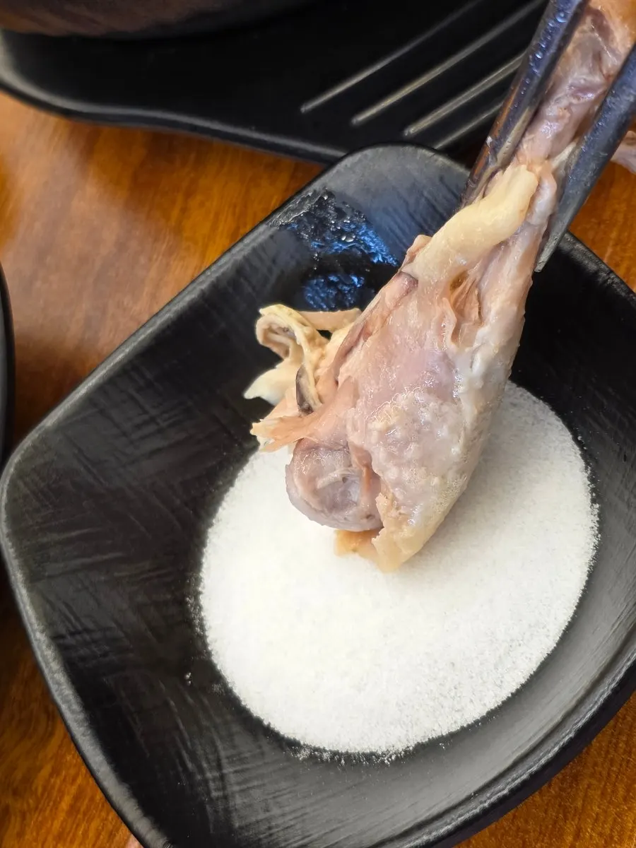 삼계탕과 밥을 함께 차린 한 끼