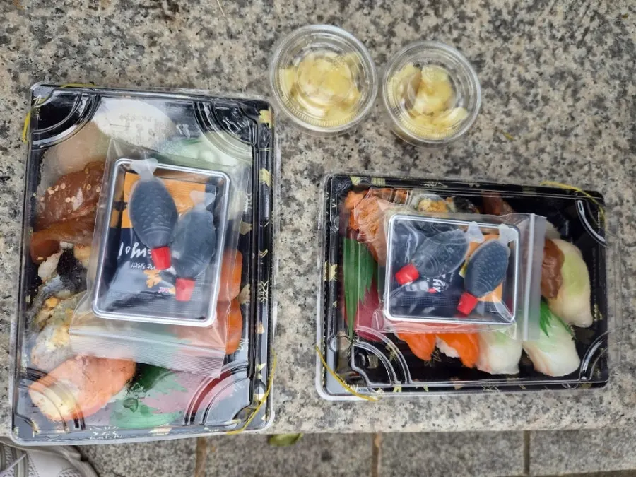 Sushi packaging components