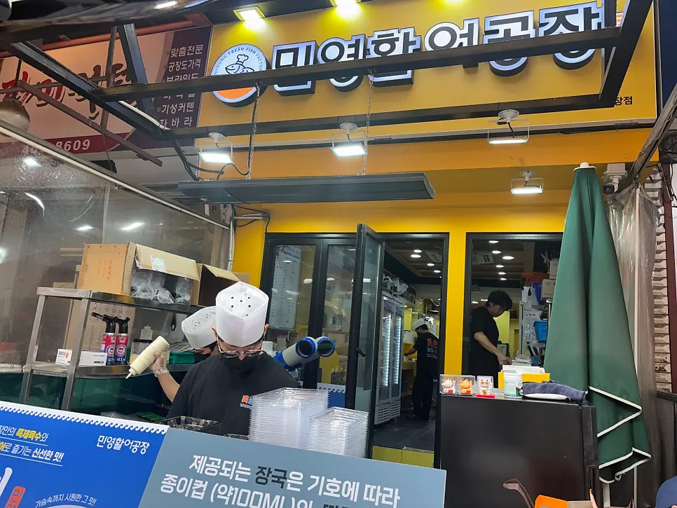 A sushi shop visited by walk-in customers