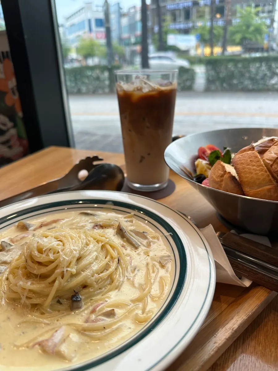 Featured image from a Guwol-dong pasta brunch visit