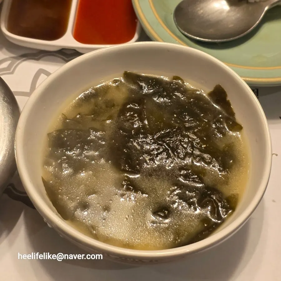흰쌀밥과 전복 미역국
