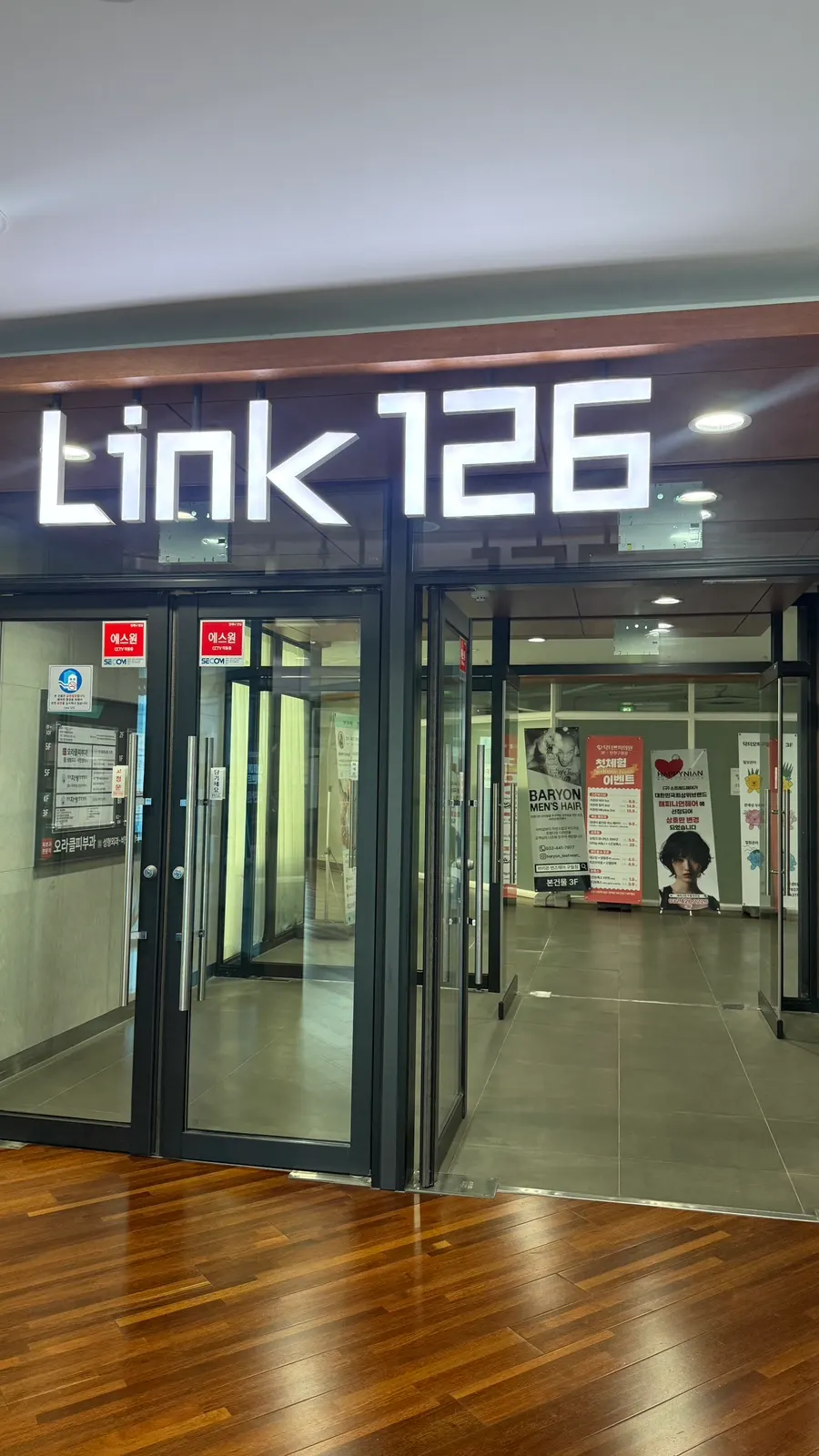 LINK126ビル内の店舗への移動案内