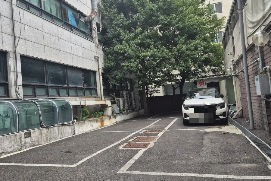 Entrance to Chagane Ssam Bap right after parking