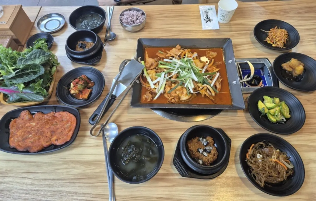 Squid pork served on a hot plate