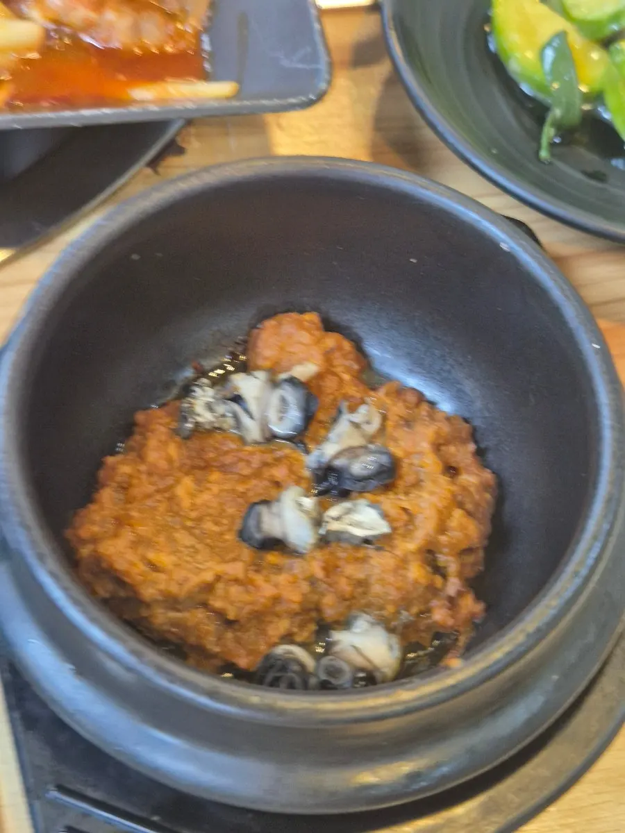 Squid pork eaten with wrap vegetables