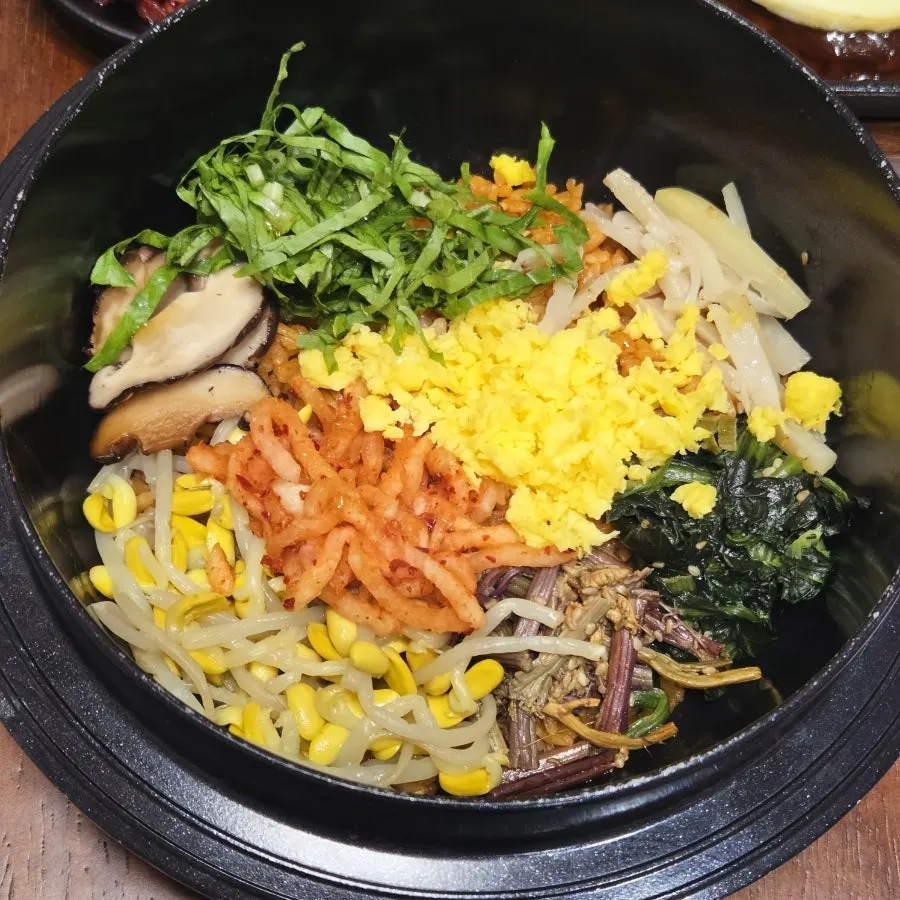 접시에 따로 나온 한우육회