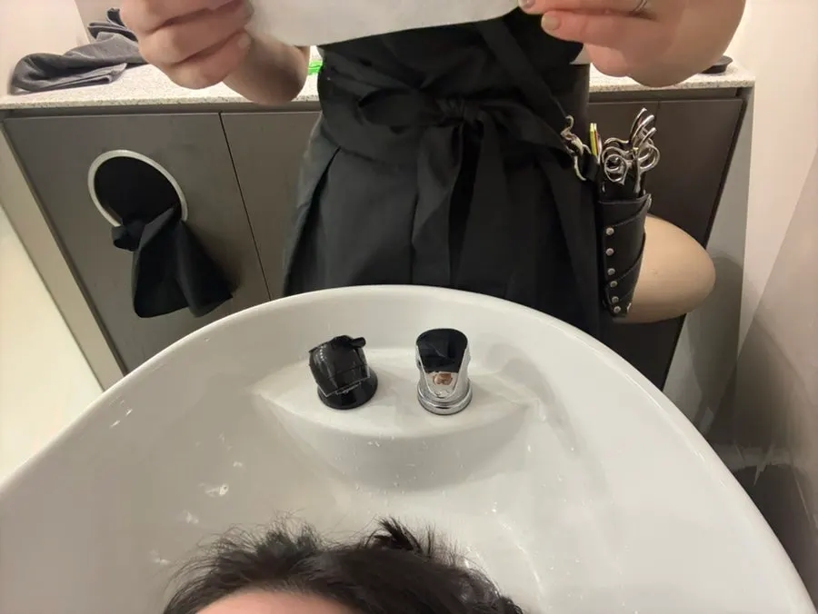 Shampoo process before hair coloring