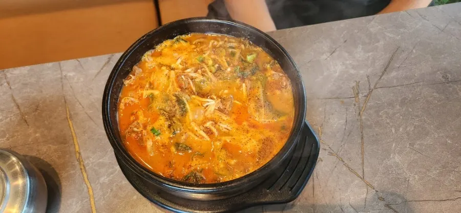 차돌 오리탕과 짬뽕밥 막국수 주문 구성