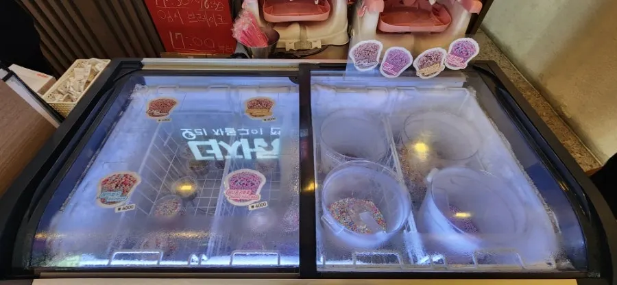세 가지 식사 메뉴를 나눠 먹은 모습