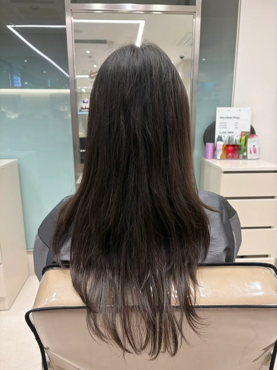 Before photo of frizzy, sticking-up thin long hair before treatment