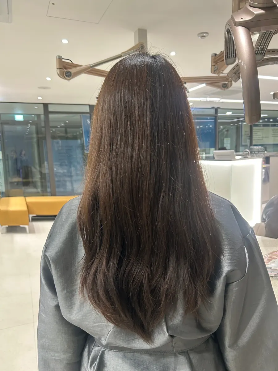시술 전 길고 손상된 긴머리 상태