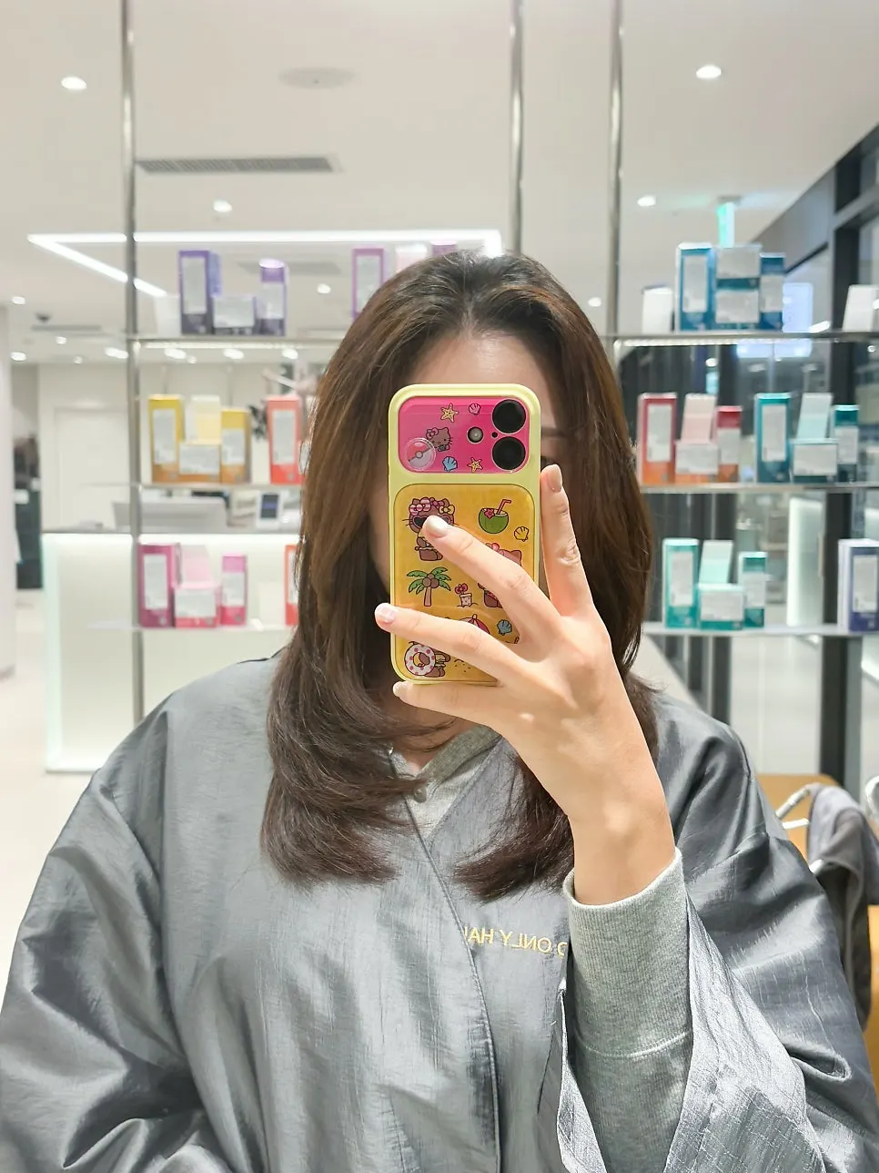 볼륨이 살아난 실루엣의 긴 머리 스타일