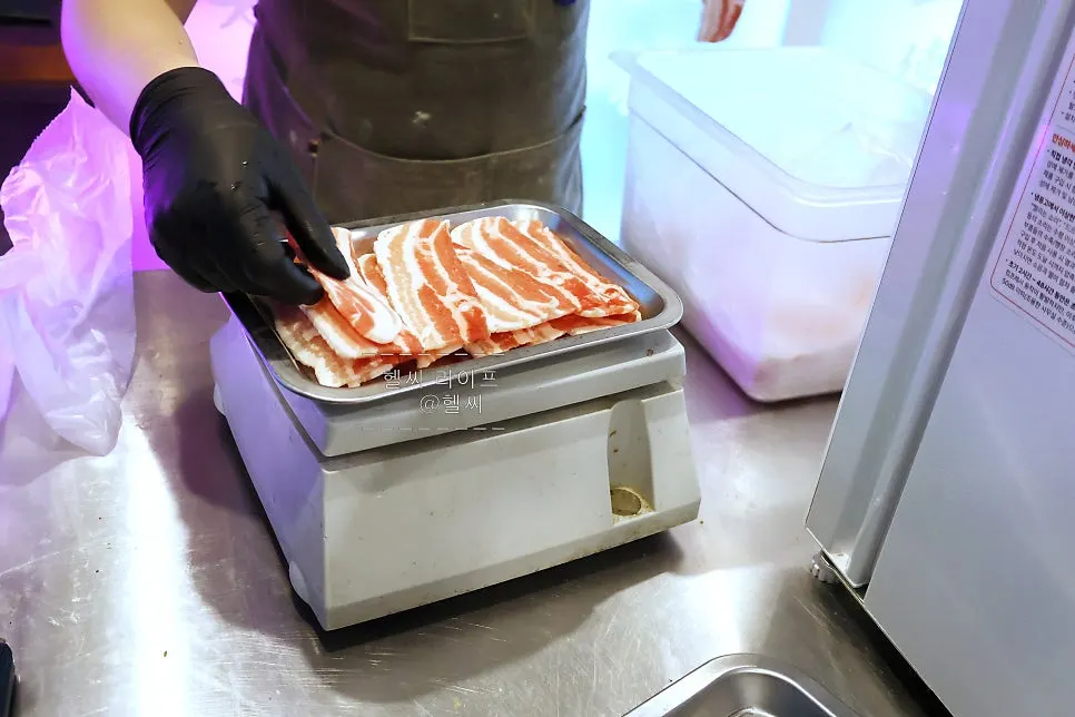 주문한 미나리냉삼겹살 3인분 접시