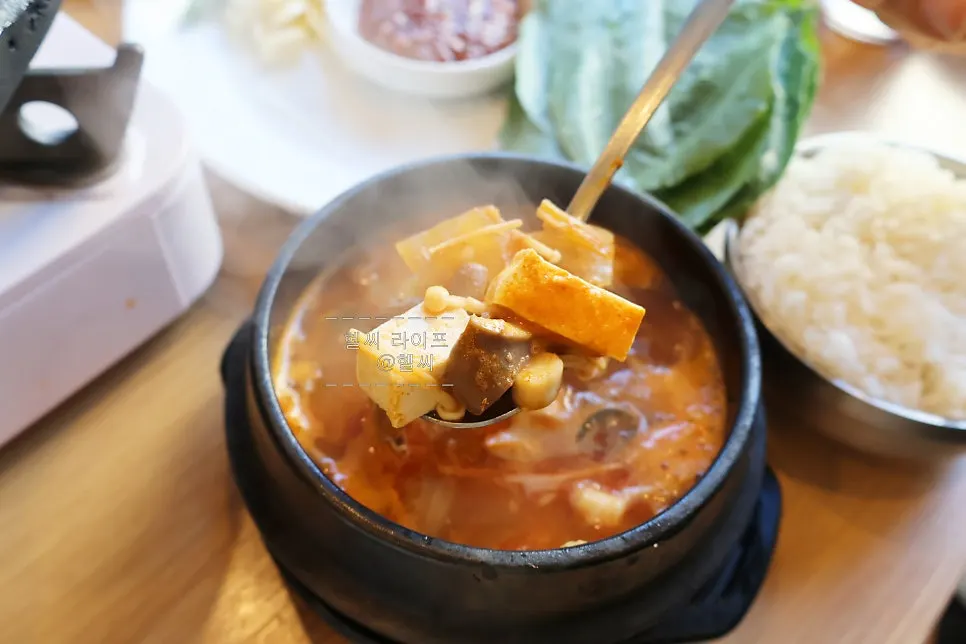 된장찌개와 공깃밥으로 마무리한 한 상