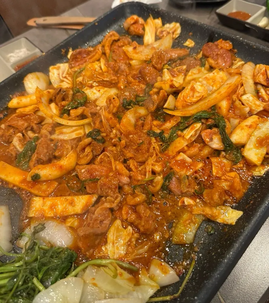 Deo Chadol couple course spread with mushrooms and onions