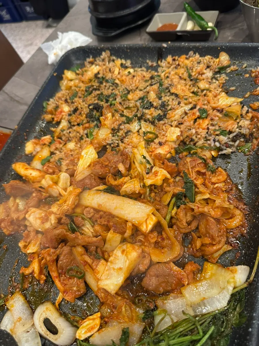 Self-serve fried rice being cooked at Deo Chadol